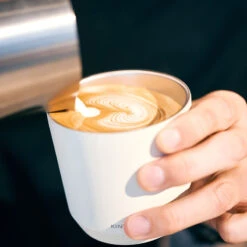 Kinto To-Go Tumbler 240 Ml Mit Stöpsel Weiss -Beste Café Geschäft 105560 105560 kinto togotumbler 240ml with plug white 4